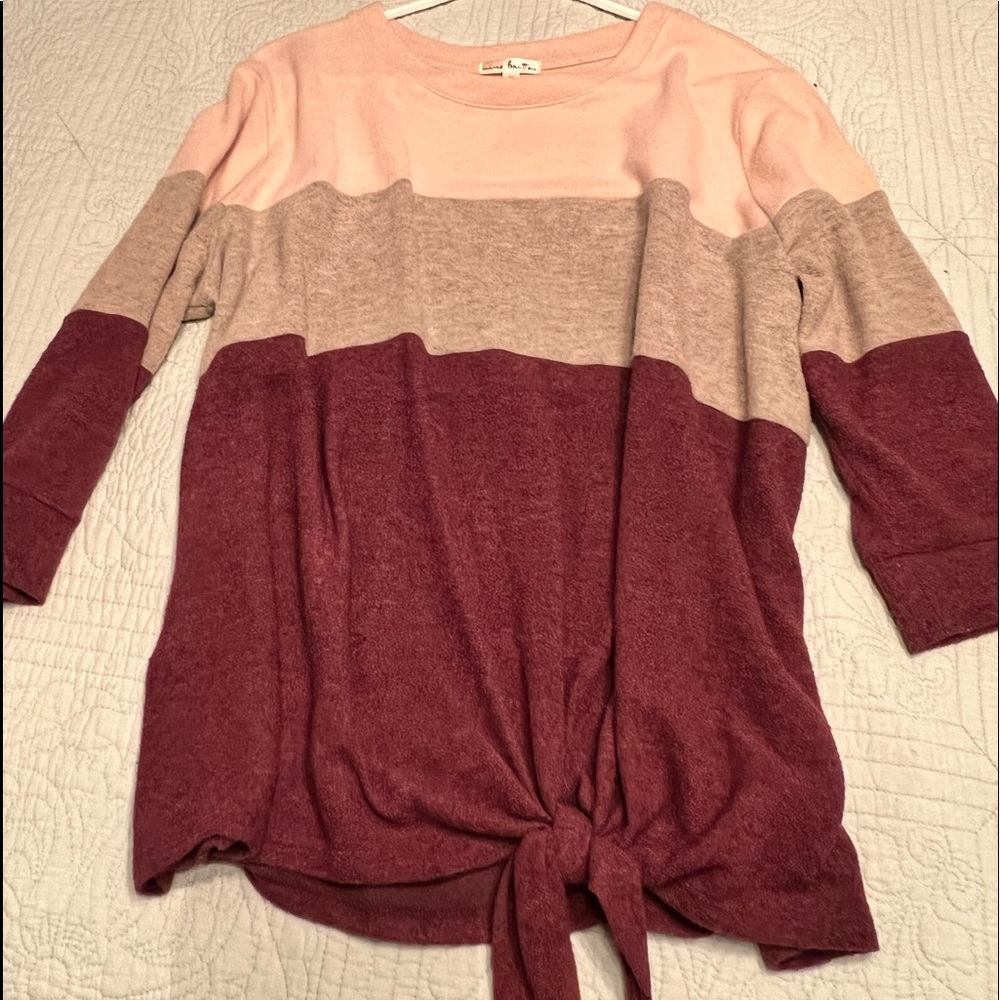 Nine Britton light weight sweater with tie. Size 1Xl